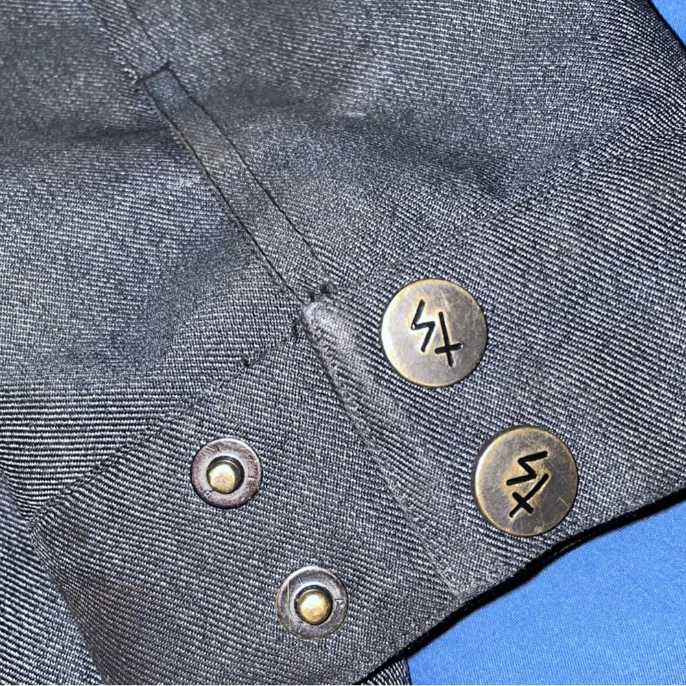 Lurking class jacket - Picture 3 of 6